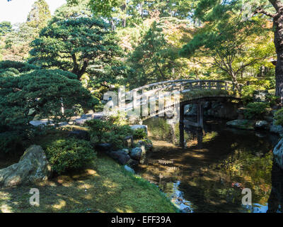 Kyoto Imperial Palace Gonaitei Garten Brücke und Teich Stockfoto