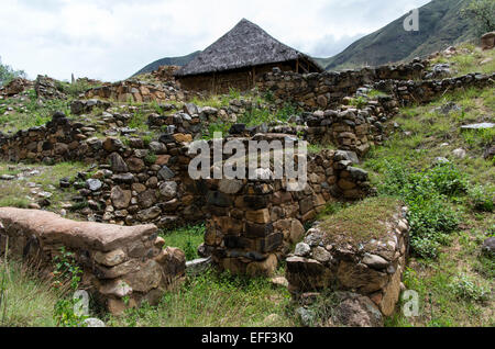 Archäologische Stätte von kotosh (2300-1200 V.chr.). huánuco Abteilung. Peru. Stockfoto