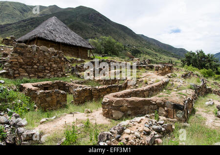 Archäologische Stätte von kotosh (2300-1200 V.chr.). huánuco Abteilung. Peru. Stockfoto