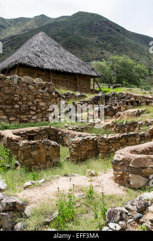 Archäologische Stätte von kotosh (2300-1200 V.chr.). huánuco Abteilung. Peru. Stockfoto