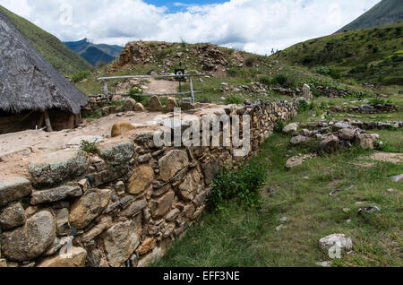 Archäologische Stätte von kotosh (2300-1200 V.chr.). huánuco Abteilung. Peru. Stockfoto