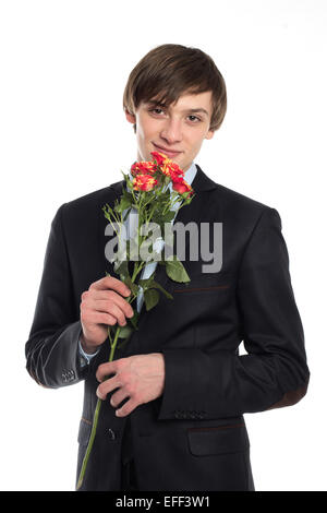 junger Mann mit Blumen in Anzug, isoliert auf weiss Stockfoto