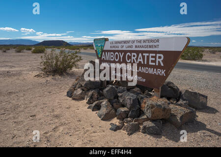 AMBOY-KRATER, NATIONALES WAHRZEICHEN, EINGANGSSCHILD AMBOY CALIFORNIA USA Stockfoto