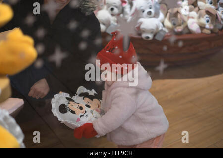 Disney Store Blackpool mädchen himmel Mini und Mickey. Credit: LEE RAMSDEN/ALAMY Stockfoto