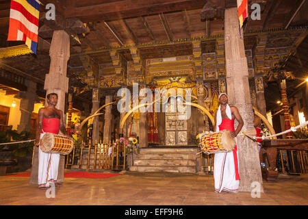 Im Tempel der Zahntempel (Tempel des Zahns) Heiligtum Sri Dalada Maligawa, buddhistische, UNESCO Kandy, Sri Lanka, Asien Stockfoto