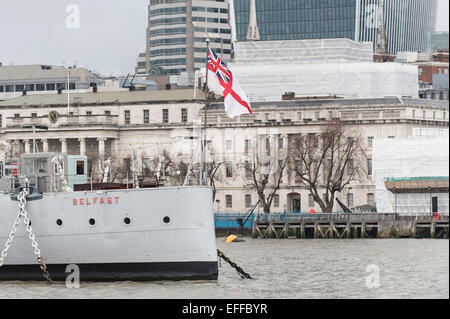 HMS Belfast festgemacht an der Themse in London Stockfoto