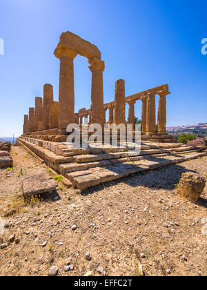 Italien, Sizilien, Akragas, Blick zum Tempel der Hera Tempel D, im Tal der Tempel Stockfoto