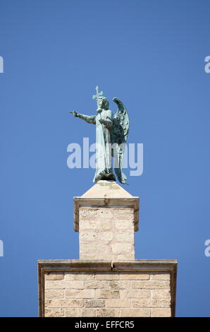 Saint Gabriel Archangel-Statue auf der Spitze Almudaina Palast in Palma De Mallorca, Spanien Stockfoto