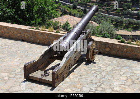 Antiken mittelalterlichen Kanone auf Rädern Stockfoto