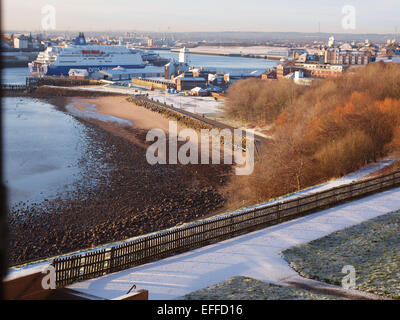 Newcastle Upon Tyne, UK. 3. Februar 2015. Eine leichte Prise Schnee über Nacht am Eingang zum Fluss Tyne bei Tynemouth. Bildnachweis: James Walsh/Alamy Live-Nachrichten Stockfoto