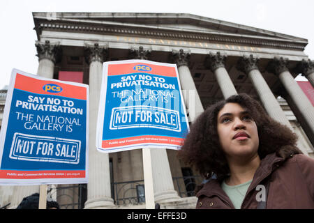 London, UK. 3. Februar 2015. Mitarbeiter protestieren gegen die Pläne der National Gallery, 400 seiner 600 Mitarbeiter Aufträge an eine private Firma namens GUS zu privatisieren. Diese Mitarbeiter sind verantwortlich für die Sicherheit der Gemälde und der Öffentlichkeit und betreuen auch Millionen von Besuchern jedes Jahr. Der Protest war Organsised von der Union PCS. Foto: Nick Savage/Alamy Live-Nachrichten Stockfoto