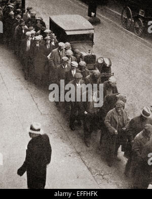 Eine Suppe-Linie an die Bowery Mission, Manhattan, New York City, Vereinigte Staaten von Amerika während der großen Depression. Stockfoto