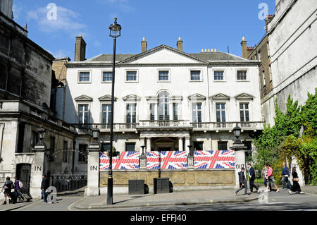 Cambridge House ehemaligen Naval and Military Club oder in- und Out-Clubgebäude in Piccadilly Mayfair London England Großbritannien UK Stockfoto