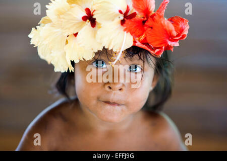 Porträt von native Kind Embera im Dorf des Stammes Native Indian Embera, Embera Dorf, Panama. Panama Embera Leute, die ich Stockfoto