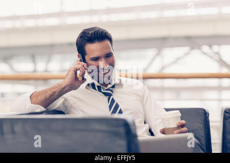 Porträt eines Geschäftsmannes entspannend Stockfoto