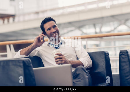 Porträt eines Geschäftsmannes entspannend Stockfoto