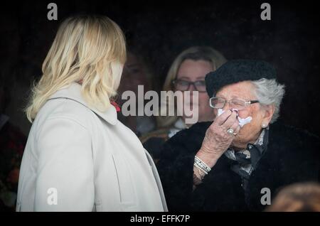 Oslo, Norwegen. 2. Februar 2015. Prinzessin Astrid (R) Norwegen wohnt der Beerdigung ihres Mannes Johan Martin Ferner am Holmenkollen Kapell in Oslo, Norwegen, 2. Februar 2015. Bildnachweis: Dpa picture Alliance/Alamy Live News Stockfoto