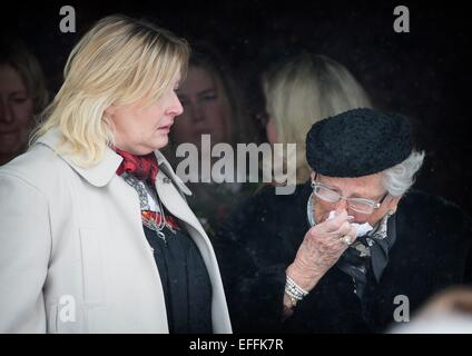 Oslo, Norwegen. 2. Februar 2015. Prinzessin Astrid (R) Norwegen wohnt der Beerdigung ihres Mannes Johan Martin Ferner am Holmenkollen Kapell in Oslo, Norwegen, 2. Februar 2015. Bildnachweis: Dpa picture Alliance/Alamy Live News Stockfoto