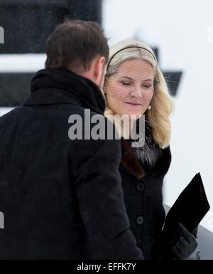 Oslo, Norwegen. 2. Februar 2015. Kronprinzessin Mette-Marit und Kronprinz Haakon von Norwegen an die Beerdigung von Johan Martin Ferner am Holmenkollen Kapell in Oslo, Norwegen, 2. Februar 2015 teilnehmen. Bildnachweis: Dpa picture Alliance/Alamy Live News Stockfoto