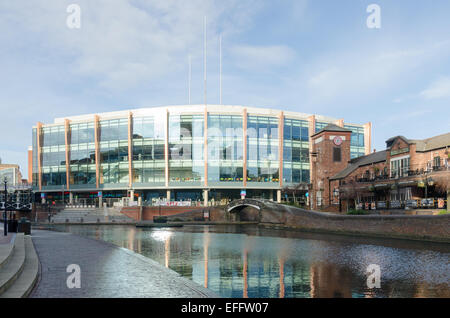 Die neu renovierte Barclaycard Arena, ehemals der NIA, in Birmingham mit Blick auf den Kanal Stockfoto