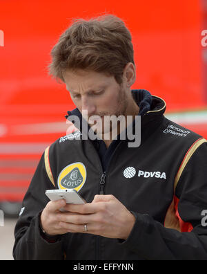 Jerez, Spanien. 3. Februar 2015. Französischer Formel-1 Fahrer Romain Grosjean von Lotus F1 Team geht auf der Koppel während des Trainings für die kommende Formel-1-Saison auf der Rennstrecke von Jerez in Jerez De La Frontera, Südspanien, 3. Februar 2015. Foto: Peter Steffen/Dpa/Alamy Live News Stockfoto