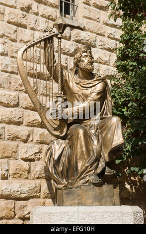 Statue von König David nahe dem Eingang seines Grabes auf dem Berg Zion in Jerusalem Stockfoto