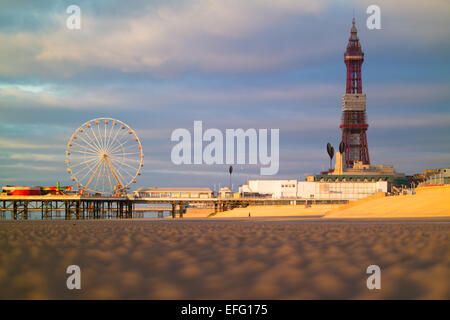 Blackpool, UK. 3. Februar 2015. UK-Wetternachrichten.  Ein fein und trockenen Abend in Blackpool, ruhig und kalt mit einem hellen Sonnenuntergang. Bildnachweis: Gary Telford/Alamy Live News Stockfoto