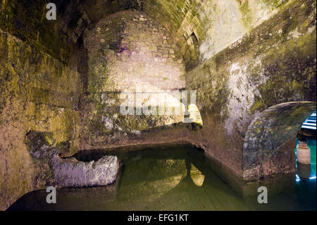 Struthion Pool befindet sich eine große unterirdische Quader Zisterne unter dem Kloster der Schwestern der Stockfoto