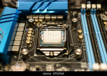 Intel i7 4790K CPU eingebaut werden ein Computer-Mainboard ohne Kühlkörper. Stockfoto