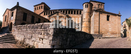 Stiftskirche, im romanischen Stil (12.. Jahrhundert). Santillana del Mar Kantabrien. Spanien. Stockfoto