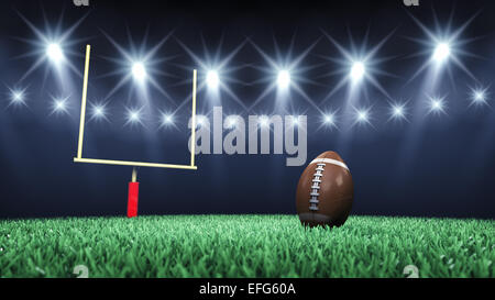 Grüne Fußballplatz, Ball, Torpfosten und Flutlicht, Sportarena Stockfoto