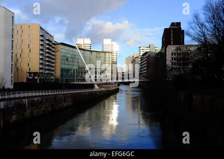 Manchester UK - Kanal, der die Innenstadt von Salford und Manchester teilt Stockfoto