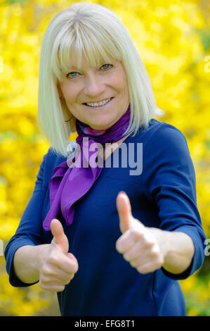 Porträt einer lächelnden Frau senior Stockfoto