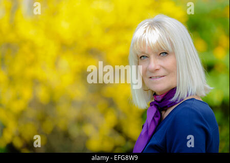 Porträt einer lächelnden Frau senior Stockfoto