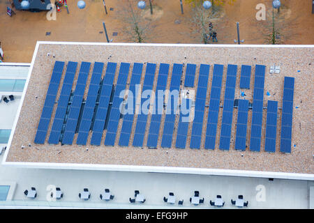 Solar-Panel auf einem Dach im Olympischen Dorf in Stratford, London Stockfoto