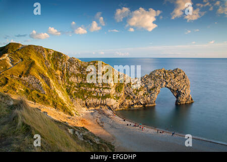 Sonnenuntergang über Durdle Door entlang der Jurassic Coast, Dorset, England Stockfoto