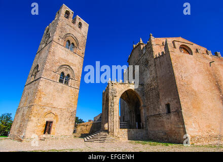 Erice, Sizilien. Chiesa Madre (Matrize), Kathedrale von Erix gewidmet Our Lady of the Assumption gebaut 1314, Wahrzeichen der Ital Stockfoto