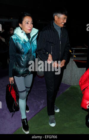 Hong Kong, China. 3. Februar 2015. Chow Yun-Fat paar kommt, Carina Lau Leistung in Hongkong, China am 3. Februar 2015 zu sehen. Credit: Foto oben Corporation/Alamy Live-Nachrichten Stockfoto