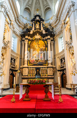 Brügge, Belgien. Innere des Sint-Walburgakerk (St. Walburga Kirche) aus dem 1619 barocke Denkmal in Brugge Jesuitenkirche Stockfoto