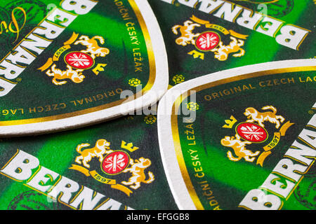 Prag, Czech Republik-Dezember 3, 2014:Beermats von Bernard Bier. Bernard Brauerei ist eine tschechische Familie Brauerei, gegründet im Jahre 1597. Stockfoto