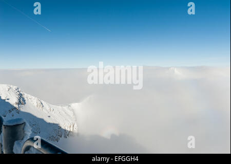 Blick vom Hintertuxer Gletscher im Winter mit Wolken über den Bergen Stockfoto