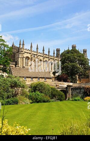 Ansicht der Christ Church Cathedral und den Memorial Gardens, Oxford, Oxfordshire, England, Vereinigtes Königreich, West-Europa. Stockfoto