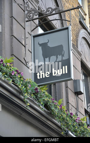 Die Bull-Wirtshaus in Upper Street, Islington, London, Großbritannien. Stockfoto