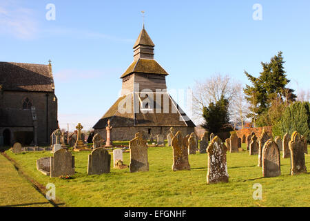 Pembridge Herefordshire UK stammt die große ungewöhnliche freistehende mittelalterliche Glocke Turm von Str. Marys Kirche aus dem 13. Jahrhundert Stockfoto