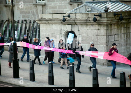 Anti-Atom Aktivisten März in London 24. Januar 2015 - Victoria Embankment - London UK Stockfoto