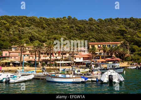 Blick auf den Hafen auf der Insel Port Cros, Var, PACA, Provence-Alpes-Cote d ' Azur, Frankreich Stockfoto