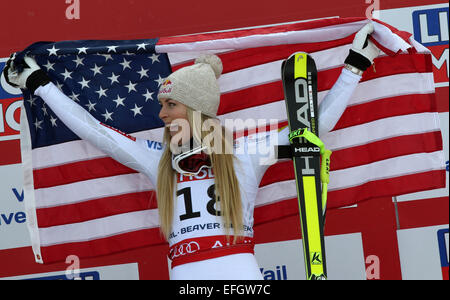 Beaver Creek, Colorado, USA. 3. Februar 2015. Lindsey Vonn der USA, 3. Platz feiert auf dem Podium während der Flower-Zeremonie nach dem Damen Super-G-Rennen in der alpinen Ski WM 2015 in Beaver Creek, Colorado, USA, 3. Februar 2015. Foto: Stephan Jansen/Dpa/Alamy Live News Stockfoto