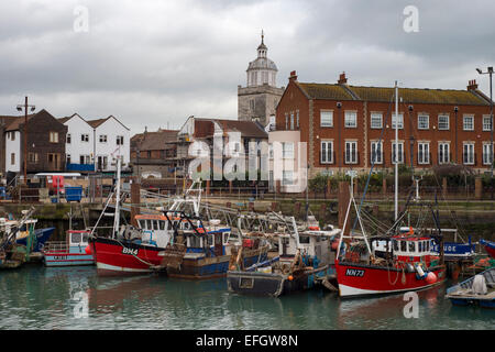 Angelboote/Fischerboote vertäut im Hafen von Portsmouth, Camber Dock in Old Portsmouth, England Stockfoto