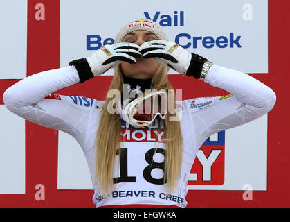 Beaver Creek, Colorado, USA. 3. Februar 2015. Lindsey Vonn der USA, 3. Platz feiert auf dem Podium während der Flower-Zeremonie nach dem Damen Super-G-Rennen in der alpinen Ski WM 2015 in Beaver Creek, Colorado, USA, 3. Februar 2015. Foto: Stephan Jansen/Dpa/Alamy Live News Stockfoto