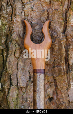 Traditionelle Handarbeit Hazel Wood Hirten crook mit Eiche Leier thumbstick Griff Stockfoto